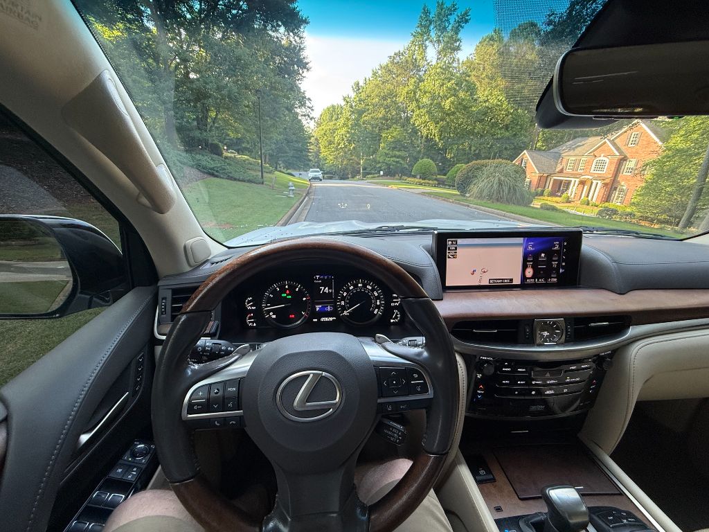 2016 Lexus LX 570 - Photo 28