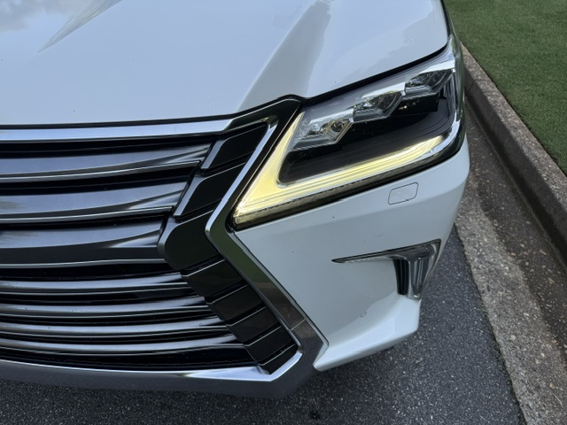 2016 Lexus LX 570 - Photo 14