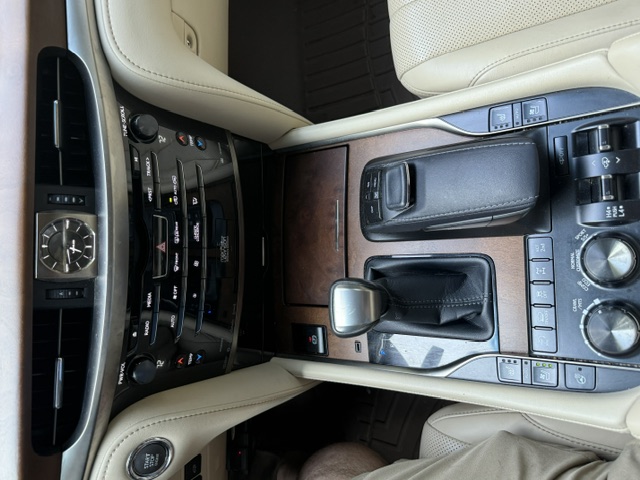 2016 Lexus LX 570 - Photo 29