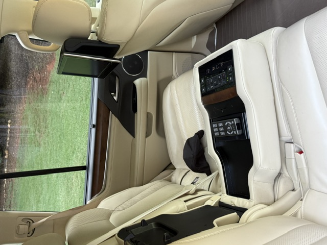 2016 Lexus LX 570 - Photo 21